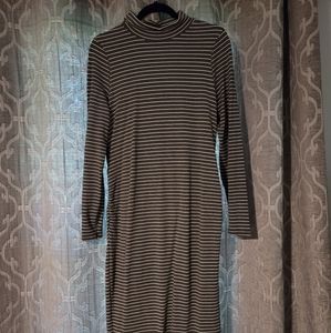 A Pea in the Pod Maternity Midi Dress